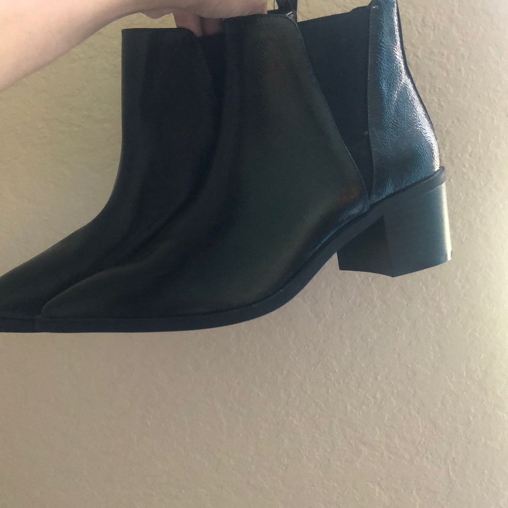 Pointed boots
